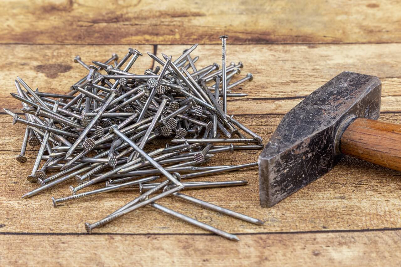 DIY初心者が使うべき釘の種類は〇〇です！釘の選び方 | つくるぱ！